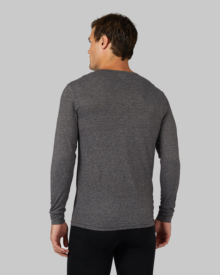 32 Degrees Charcoal Heather _ Men's Lightweight Baselayer Crew Top {model: Jacque is 6'2", wearing size M}{bottom}{right} {bottom}{right}