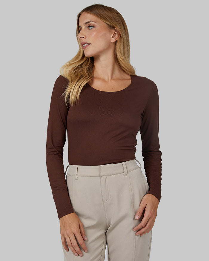 32 Degrees Cocoa _ Women's Lightweight Baselayer Scoop Top {model: Colby is 5'9", wearing size S}{bottom}{right} {bottom}{right}