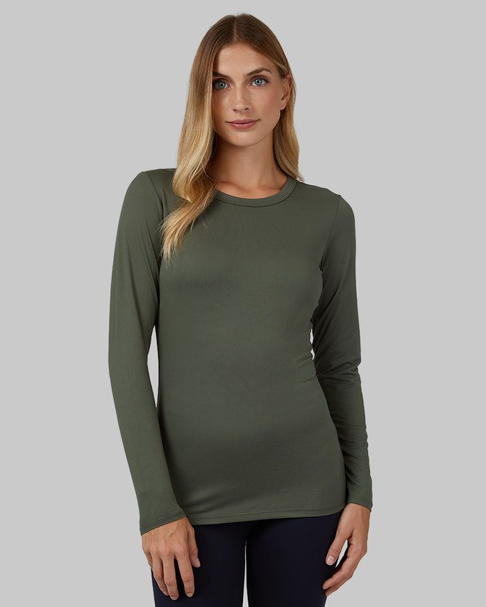 32 Degrees Thyme _ Women's Lightweight Baselayer Crew Top {model: Colby is 5'9", wearing size S}{bottom}{right} {bottom}{right}