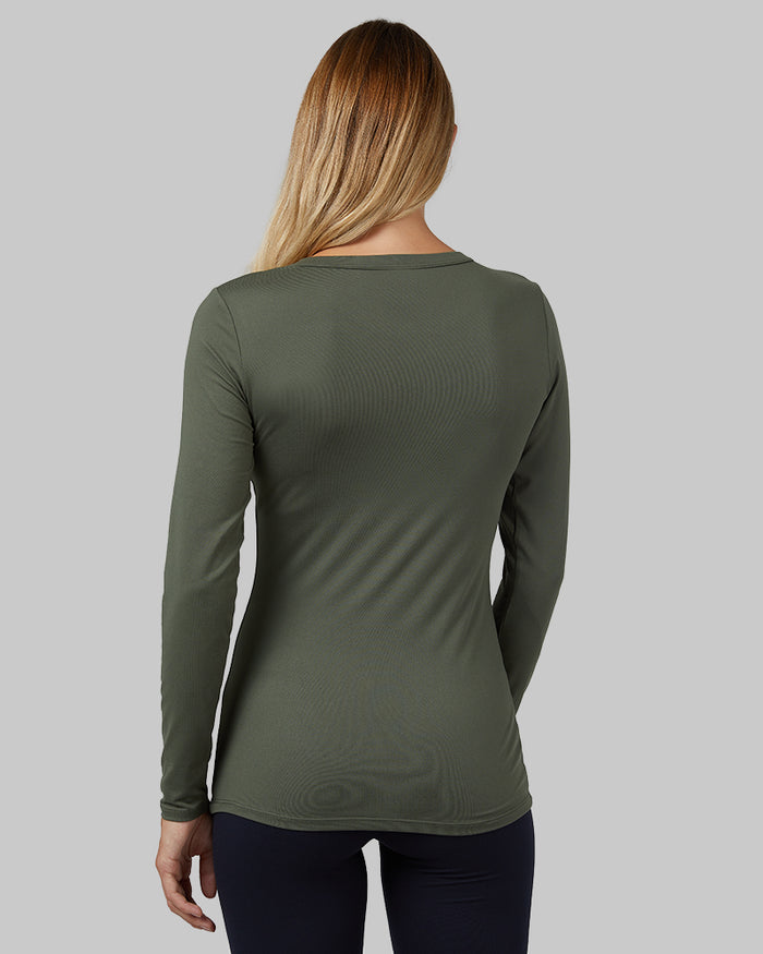 32 Degrees Thyme _ Women's Lightweight Baselayer Crew Top {model: Colby is 5'9", wearing size S}{bottom}{right} {bottom}{right}