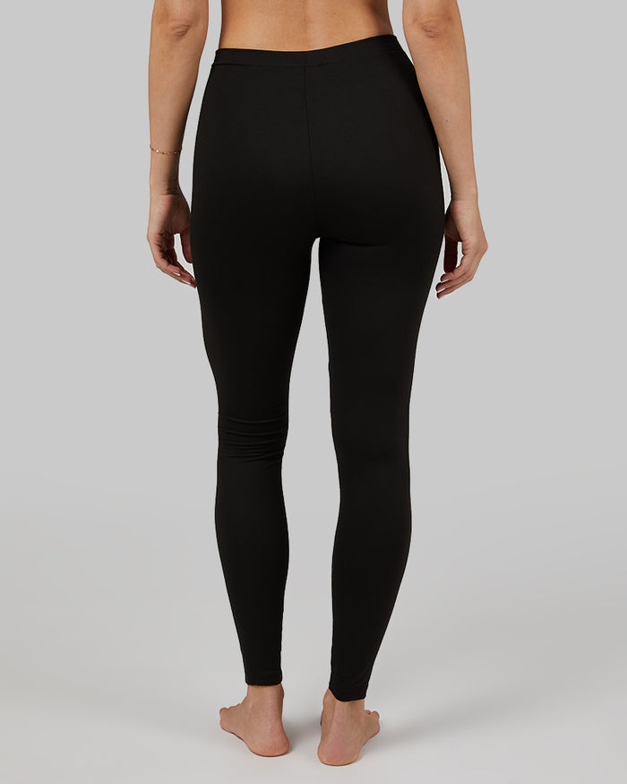 32 Degrees Black _ Women's Lightweight Baselayer Legging {model: Bruna is 5'8", wearing size S}{bottom}{right} {bottom}{right}