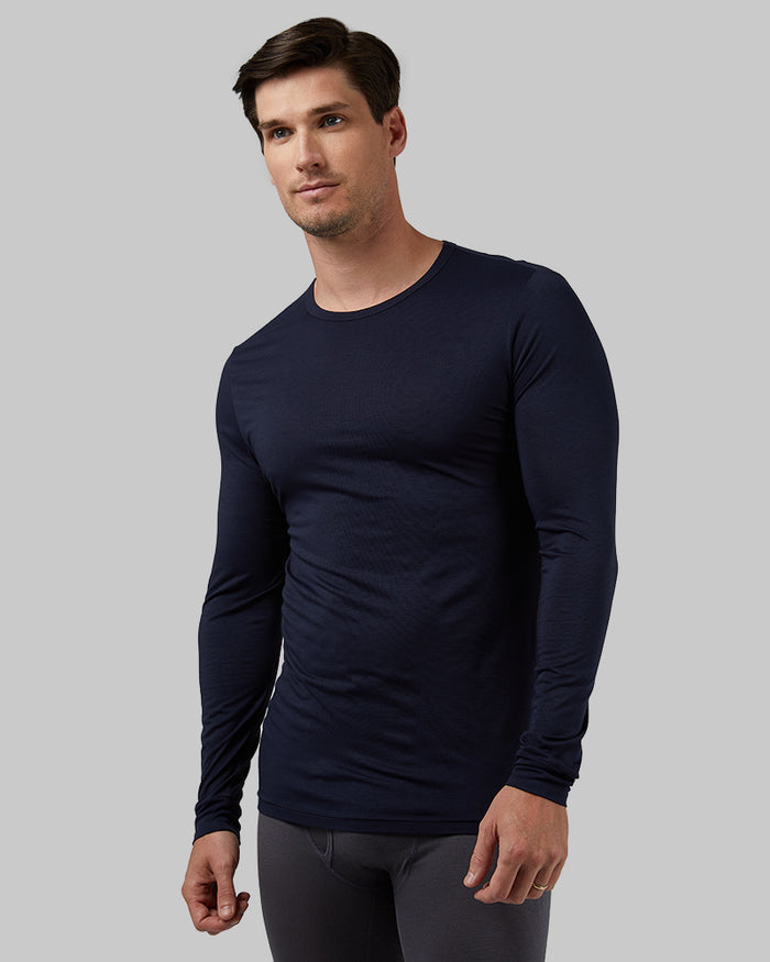 32 Degrees Stormy Night _ Men's Lightweight Baselayer Crew Top {model: Bobby is 6'1", wearing size M}{bottom}{right} {bottom}{right}