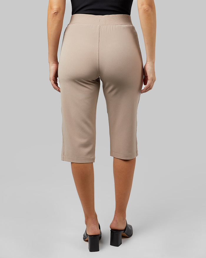 32 Degrees Mocha Meringue _ Women's stretch Woven Capri {model: Samaria is 5'7.5"and size 4, wearing size S}{bottom}{right} {bottom}{right}